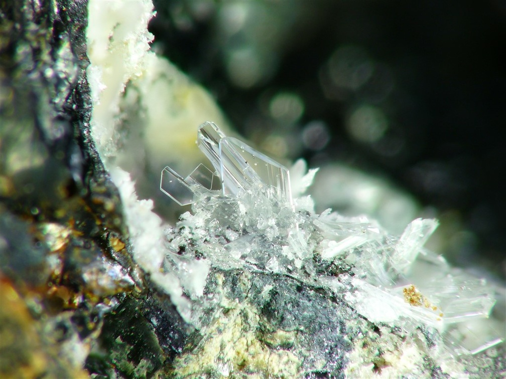 Hydrocerusite06, La Fonderie, Poullaouen, FinistèreX3,6mm77ph