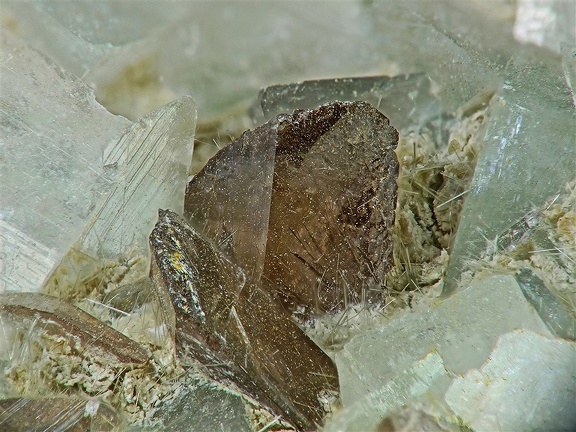 Axinite-(Fe), St-Christophe-en-OisansTL, IsèreX6,6mm105phCZ