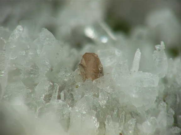 Axinite-(Mn), La Mongie, Bagnères-de-B. Hautes-PyrénéesX4,2mm70ph