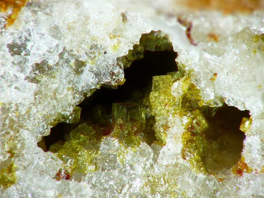 Bariopharmacosiderite, Filon Ste Barbe, Echassières, AllierX3,6mm97ph
