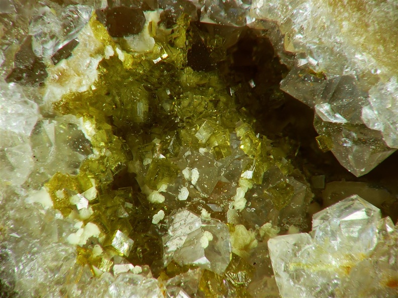 Bariopharmacosiderite, Filon Ste Barbe, Echassières, AllierX4,2mm49ph