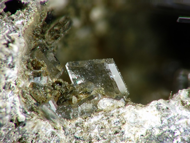 Fluorapophyllite-(K), Busseol, St Jean-des-Ollières, Puy-de-DômeX3,6mm