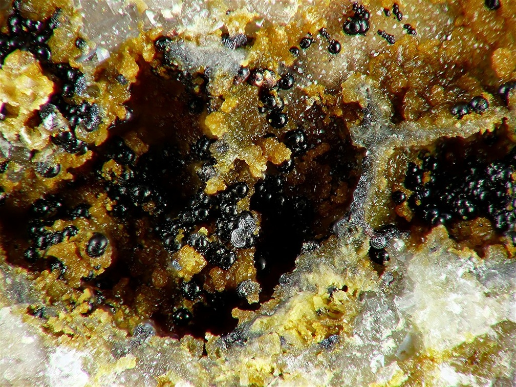 Hematite, Beauvoir, Echassières, Allier01X3,6mm52phCZ