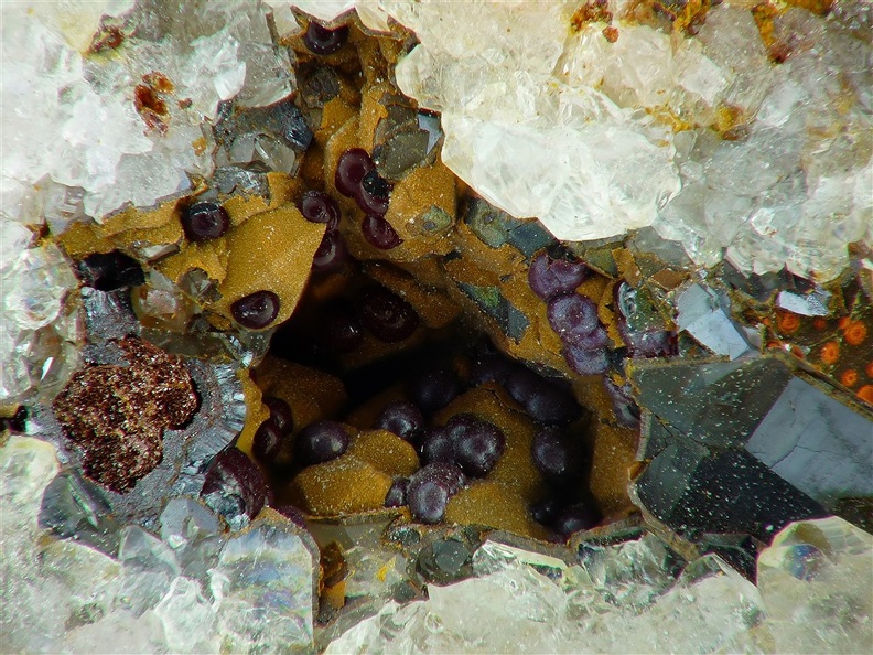 Hematite, Bréziès, Asprières, Aveyron03x3,6mm42phCZ