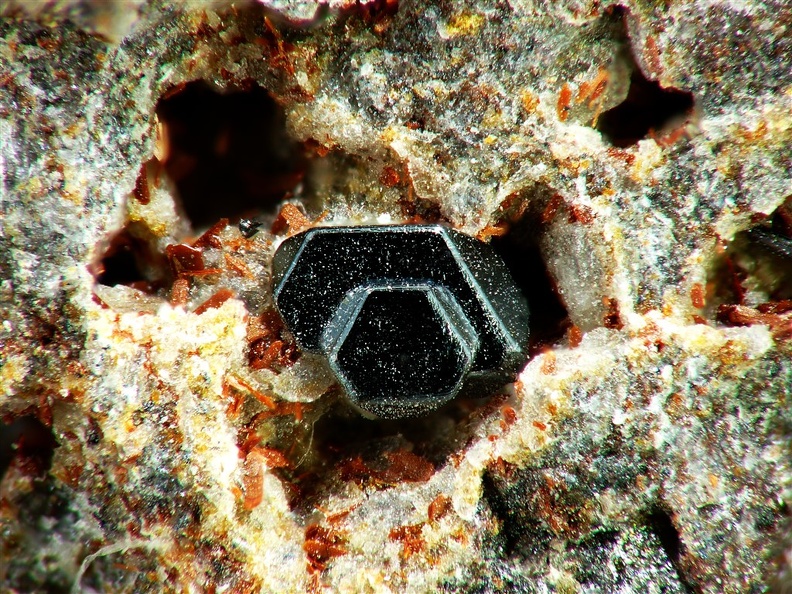 Hematite, Puy de Tunisset, St-Ours, Puy-de-Dôme02X3,6mm33ph