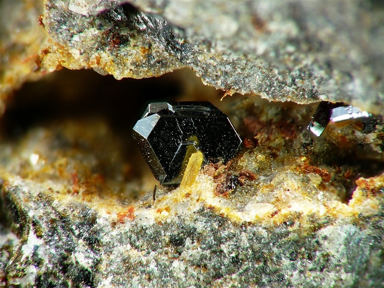 Hematite, Puy de Tunisset, St-Ours, Puy-de-Dôme03X4,8mm57ph