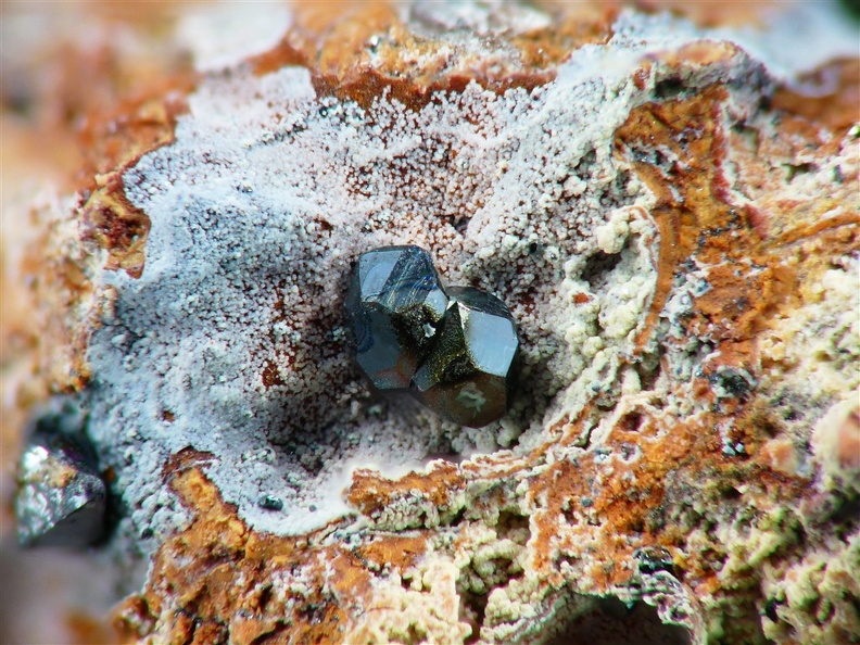 Hematite, Puy de Tunisset, St-Ours, Puy-de-DômeX3,6mm20phHF