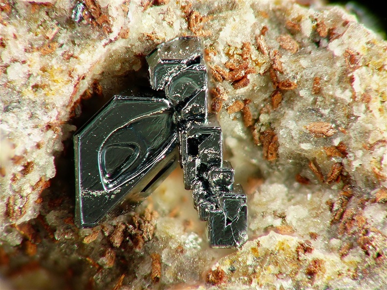 Hematite, Puy de Tunisset, St-Ours, Puy-de-DômeX3,6mm57phCZ