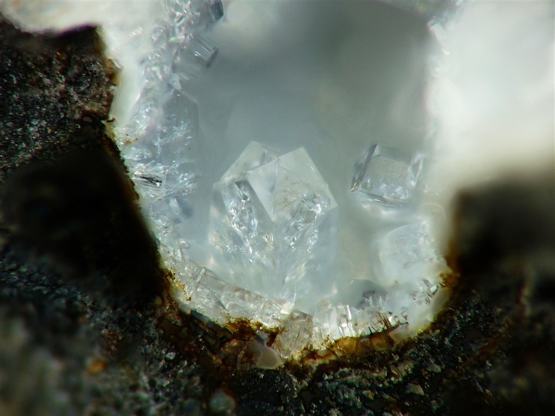 Phillipsite, Mt  Sémiol, Chatelneuf, Loire01X3,6mm66ph.jpg