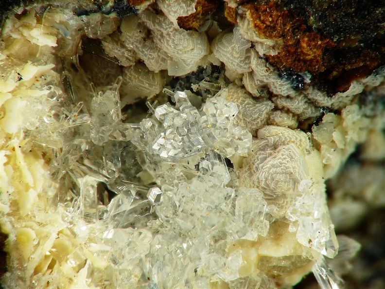 Phillipsite-K, Limberg7, Sasbach, Allemagne05X6,1mm82ph.jpg