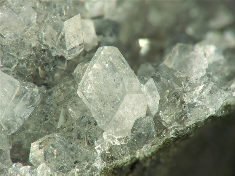 Phillipsite-Na, Montboissier, Brousse, Puy-de-Dôme07X7,2mm114phCZ.jpg