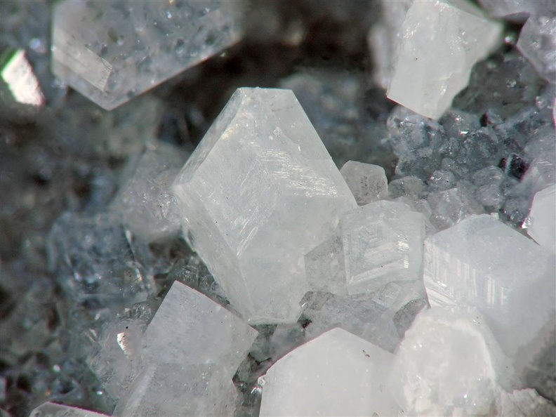 Phillipsite-Na, Montboissier, Brousse, Puy-de-Dôme14X6,1mm133phZS2.jpg