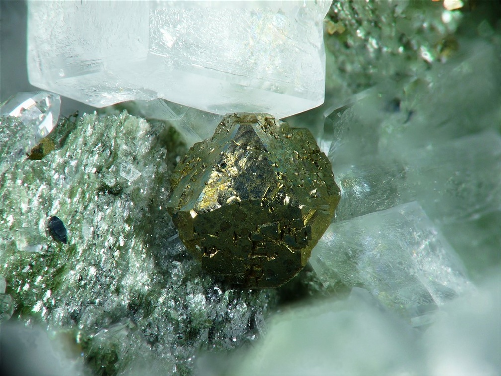Pyrite, Refuge 2, Mt Blanc, Chamonix, Haute-SavoieX8mm104phZS